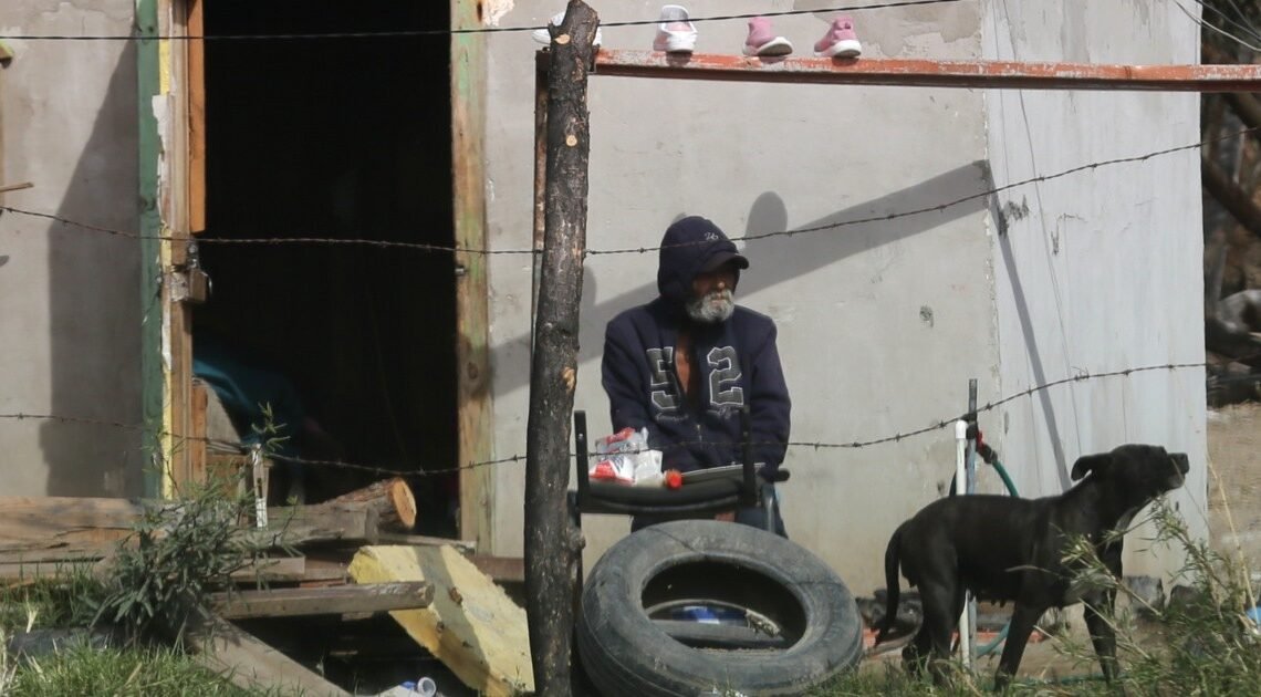 Hermosillo: En las invasiones enfrentan las bajas temperaturas como pueden
