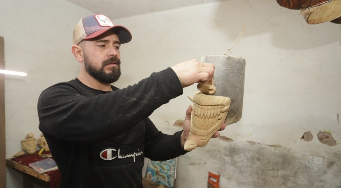 José Francisco hace máscaras desde hace más de dos décadas José Francisco hace máscaras desde hace más de dos décadas