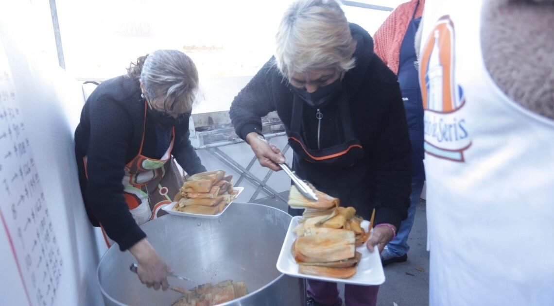 Más de 10 mil tamales se prepararon para la kermés en beneficio de la parroquia de Nuestra Señora de la Candelaria