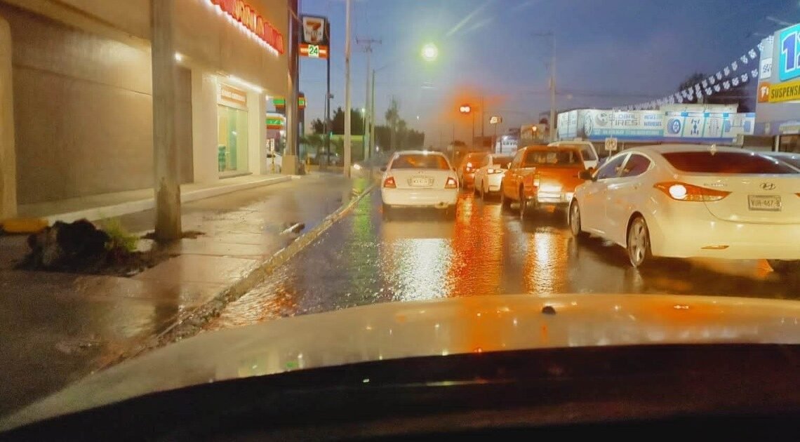¡Tome precauciones! Cierre de vialidades por mega fuga de agua en Periférico norte y Reforma