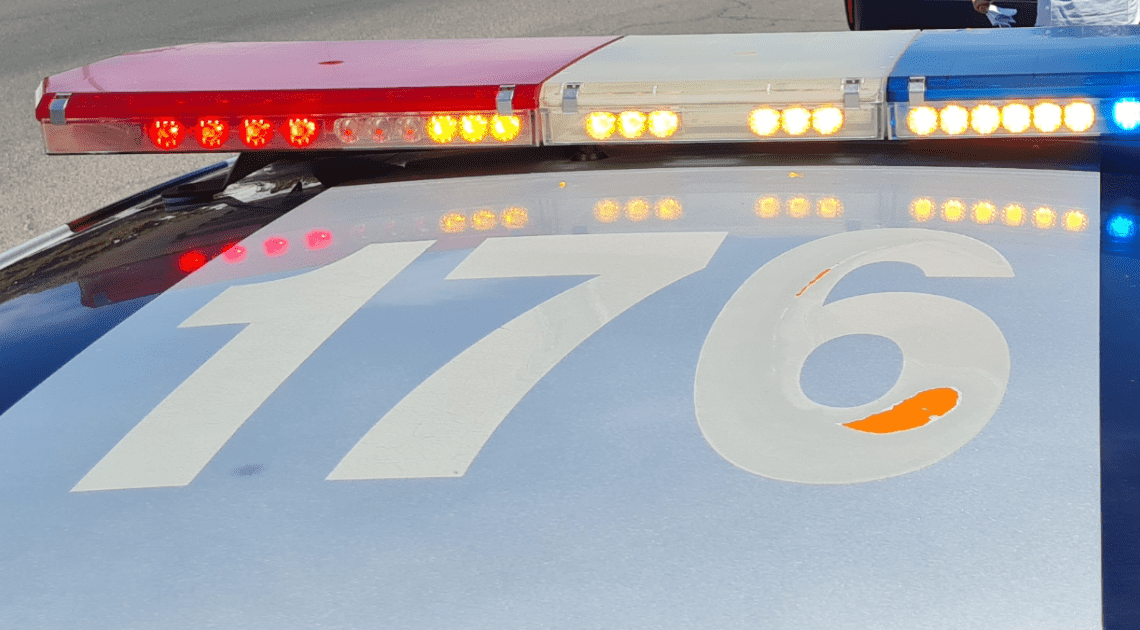 Hombre lesionado al estrellar su vehículo a exceso de velocidad en la colonia San Benito en Hermosillo Hombre lesionado al estrellar su vehículo a exceso de velocidad en la colonia San Benito en Hermosillo
