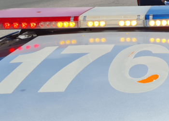 Hombre lesionado al estrellar su vehículo a exceso de velocidad en la colonia San Benito en Hermosillo