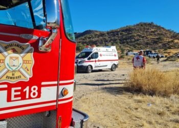 Mujer es rescatada en el Cerro El Bachoco por Bomberos tras sufrir una lesión