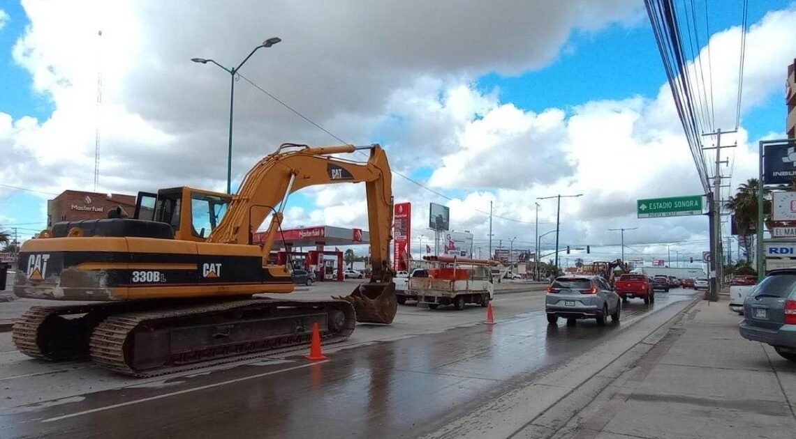Agua de Hermosillo inició reparación de drenaje colapsado en Solidaridad y Colosio Agua de Hermosillo inició reparación de drenaje colapsado en Solidaridad y Colosio
