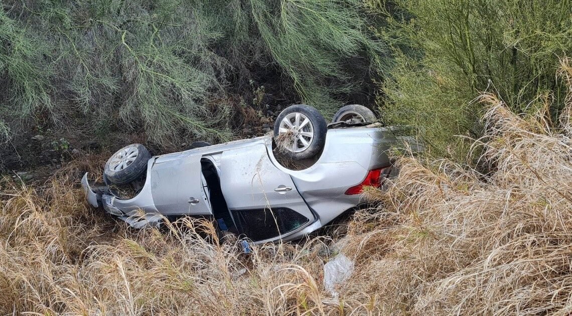 Volcadura de auto sobre bulevar Gustavo Mazón López deja un saldo de 4 estudiantes lesionadas Volcadura de auto sobre bulevar Gustavo Mazón López deja un saldo de 4 estudiantes lesionadas