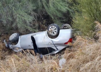 Volcadura de auto sobre bulevar Gustavo Mazón López deja un saldo de 4 estudiantes lesionadas