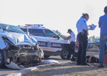Tres lesionados, todos menores de edad, fueron el saldo de un choque entre dos vehículos en cruce de Solidaridad y Pueblo Nuevo, en Hermosillo