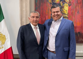 Sostienen encuentro el titular de Segob y el de Conapesca
