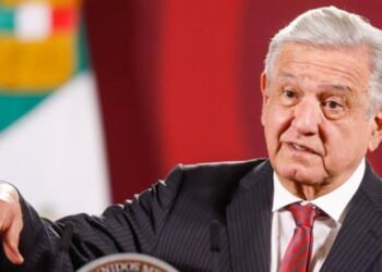AMLO afirma que las presidencias anteriores “prácticamente se robaban todo”