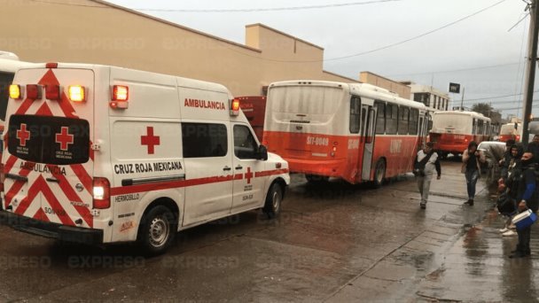 Más de 10 pasajeros lesionados por accidente entre camiones urbanos Más de 10 pasajeros lesionados por accidente entre camiones urbanos