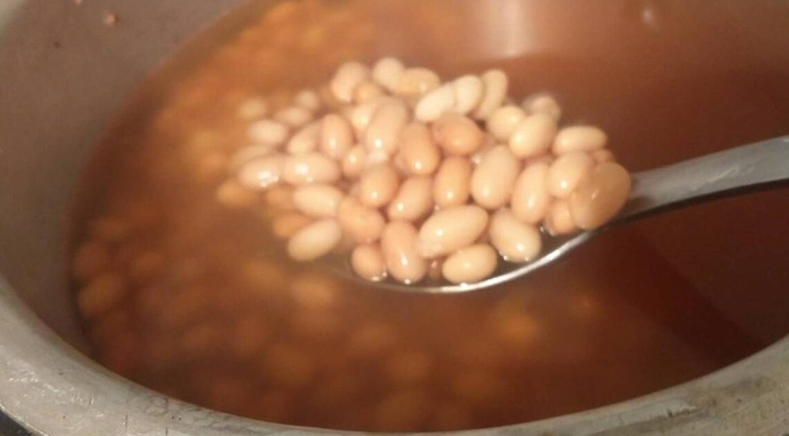 Le sirven frijoles y golpea a su esposa e hija en Hermosillo; lo detienen al tratar de huir Le sirven frijoles y golpea a su esposa e hija en Hermosillo; lo detienen al tratar de huir
