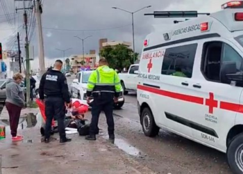 Motociclista se accidenta tras caer en bache de Hermosillo
