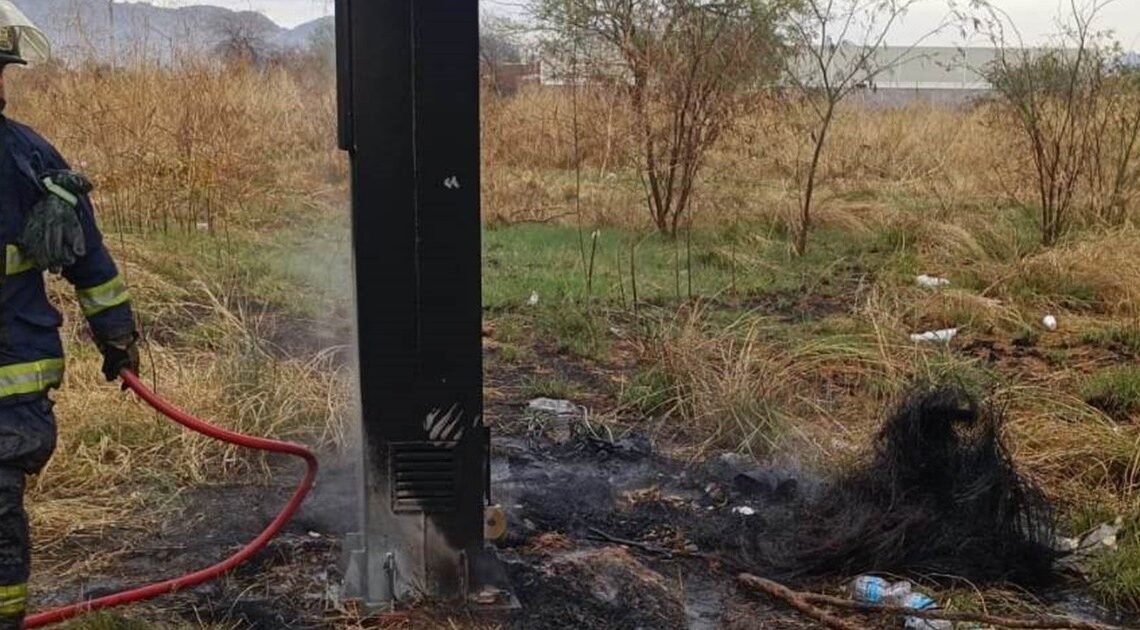 C5i reporta incendio de llantas alrededor de cámara de videovigilancia