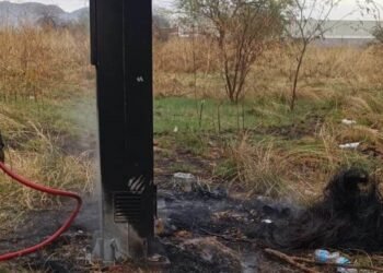 C5i reporta incendio de llantas alrededor de cámara de videovigilancia