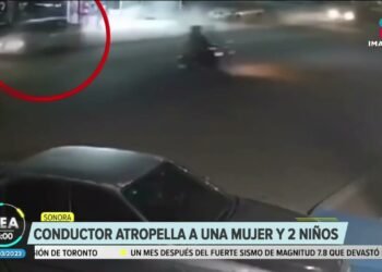 VIDEO: Conductor atropella a mujer y a dos menores en Hermosillo | Noticias con Francisco Zea