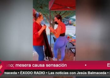 En Colima un puesto de barbacoa luce lleno; mesera causa sensación