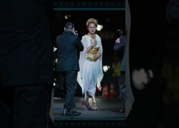 #shialabeouf en el set del #film “Megalópolis” parece diosa griega #shorts