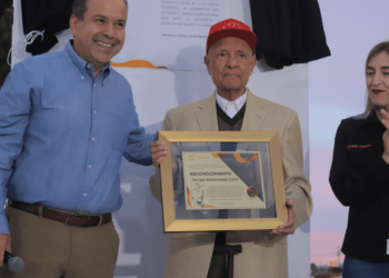 Honran a legendario entrenador de basquetbol local, Sergio Maldonado, con nombre de gimnasio en Unidad Deportiva Nacameri
