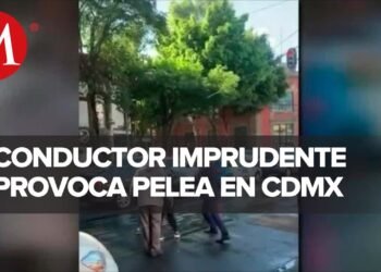 Ciclista pelea con automovilista que intentó evadir el tráfico invadiendo la ciclovía; CdMx