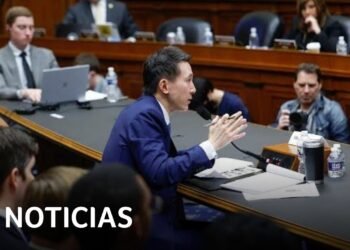 Director Ejecutivo de TikTok testifica en el Congreso sobre la seguridad de la aplicación