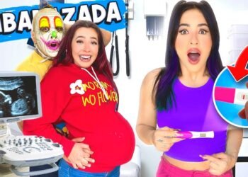 ¡ESTOY EMBARAZADA! 🤰🏻🍼 *Le doy la noticia a todo el team* | Karla Bustillos