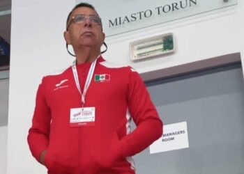 Atleta hermosillense sexagenario obtiene sexto lugar en lanzamiento de jabalina en juegos de Polonia