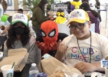 Niñas y niños del CRIT viven la experiencia de un aeropuerto