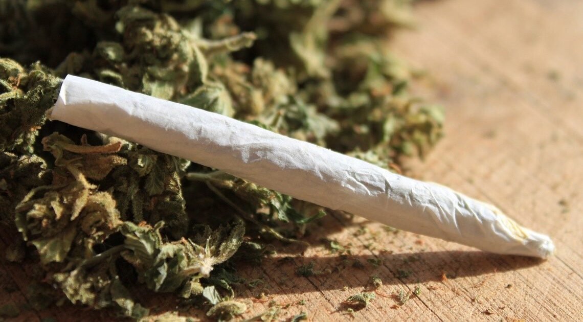 Detienen a menor con mariguana en escuela secundaria de Puerta del Rey en Hermosillo