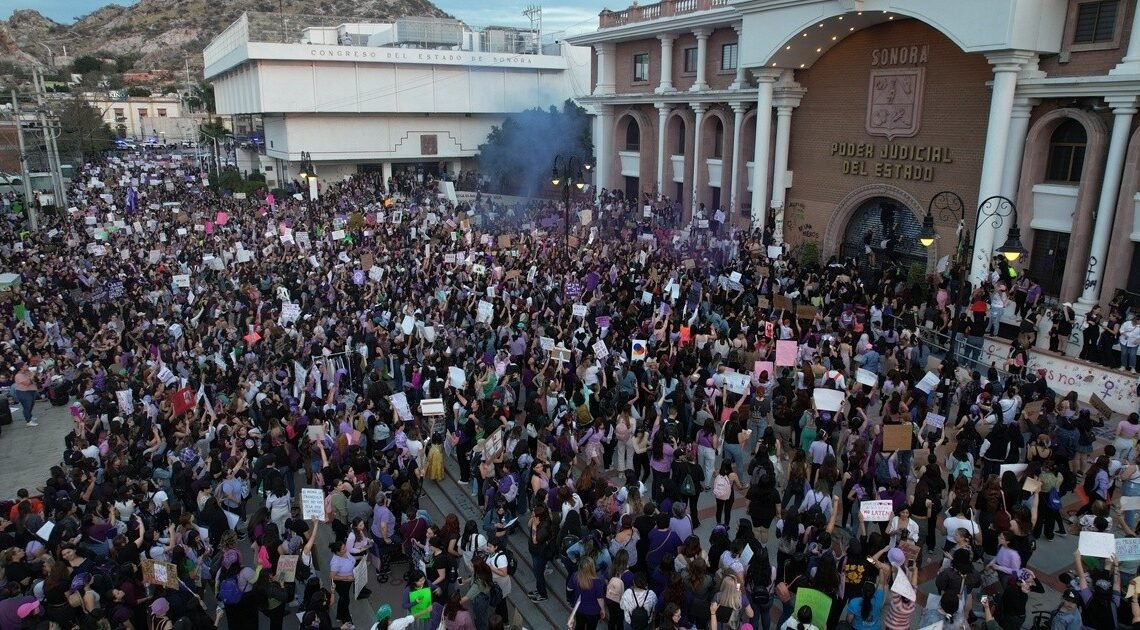 Realizan marcha en Hermosillo para demandar respeto y justicia en el Día Internacional de la Mujer Realizan marcha en Hermosillo para demandar respeto y justicia en el Día Internacional de la Mujer