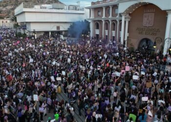 Realizan marcha en Hermosillo para demandar respeto y justicia en el Día Internacional de la Mujer