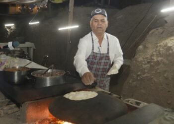 Hermosillo: Alejandro desertó de la Normal Rural para convertirse en un exitoso taquero ¡Empieza negociocon 500 pesos prestados!