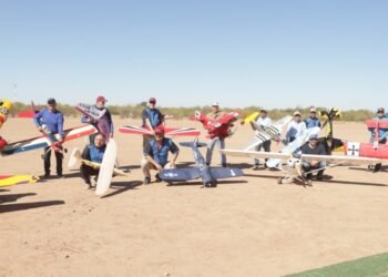 VIDEO | ¡Mandan a volar el estrés! Tienen más de tres décadas de jugar a ser pilotos en cielos de Hermosillo con aviones a escala