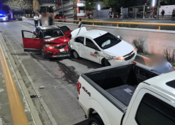 Choque carambola cierra puente deprimido