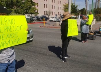 Vendedores ambulantes del Centro de Gobierno se manifiestan luego de ser retirados por autoridades: “Queremos trabajar honradamente y no nos dejan”
