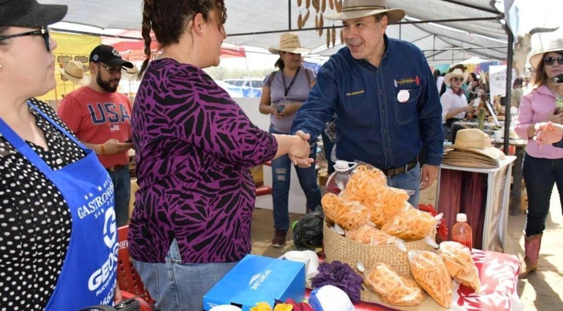 Recorre alcalde Muestra Gastronómica de San Pedro