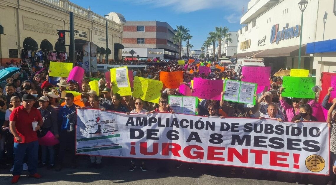 Unión de Usuarios de Hermosillo marcha para exigir ocho meses de subsidio Unión de Usuarios de Hermosillo marcha para exigir ocho meses de subsidio