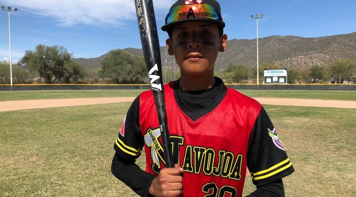 Ricardo Valenzuela hace su debut en el Campeonato Estatal de Beisbol Infantil de El Imparcial, junto al equipo de Navojoa