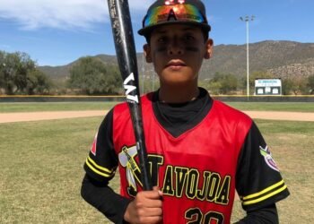 Ricardo Valenzuela hace su debut en el Campeonato Estatal de Beisbol Infantil de El Imparcial, junto al equipo de Navojoa
