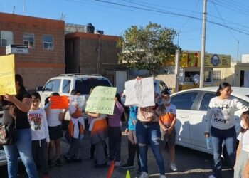 Hermosillo: Padres de Familia se manifiestan para solicitar maestros; acusan que sus hijos tienen más de dos meses sin clases