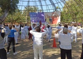 Adultos mayores participan en el Primer Encuentro de Activación Física