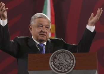 ‘Son cinicazos’, Plan B no afecta funciones del INE, asegura López Obrador