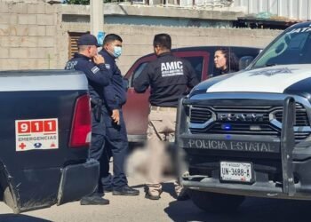 Aparición de extraño paquete a un costado de la Clínica 14 del IMSS causa movilización de cuerpos de seguridad y emergencias