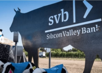 ¿Lunes negro? Fuertes caídas de bancos Wall Street tras colapso de SVB