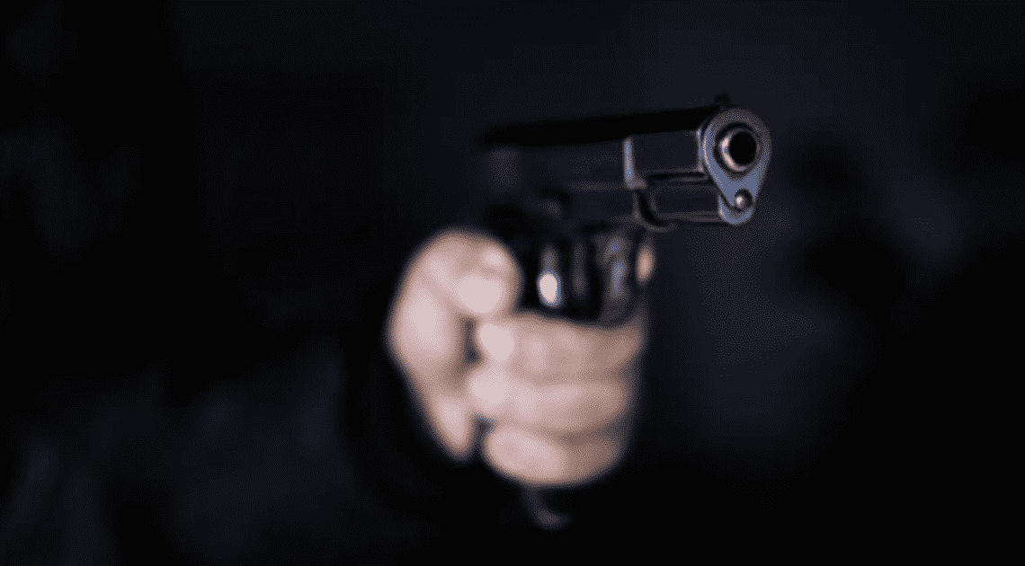Mientras esperaban el camión en la colonia Solidaridad, usuarios fueron asaltados a punta de pistola por un hombre y una mujer