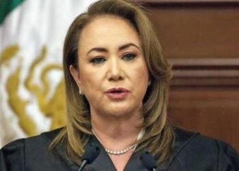 Dan suspensión definitiva a Yasmín Esquivel por plagio de tesis