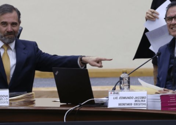Secretario Ejecutivo del INE es restituido tras suspensión definitiva