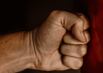 Madre acusa a su hijo de ejercer violencia en su contra al intentar ingresar a su domicilio en Hermosillo