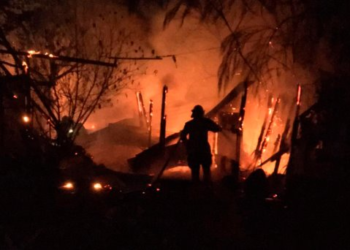 ¡Evacuaron a tiempo! Incendio en vivienda causa pérdidas totales