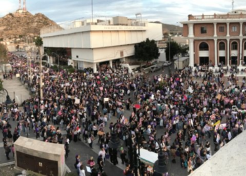 8M: Más de 5 mil mujeres alzaron la voz en la marcha del Día de la Mujer