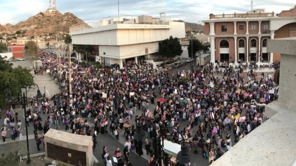 8M: Más de 5 mil mujeres alzaron la voz en la marcha del Día de la Mujer 8M: Más de 5 mil mujeres alzaron la voz en la marcha del Día de la Mujer
